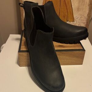 Eastland Black Leather Ankle Boots